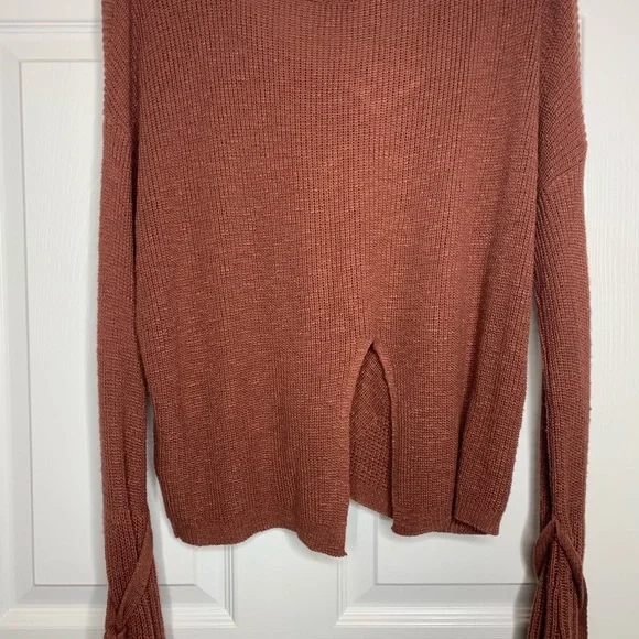 Express v-neck burnt orange sweater - Picture 6 of 6